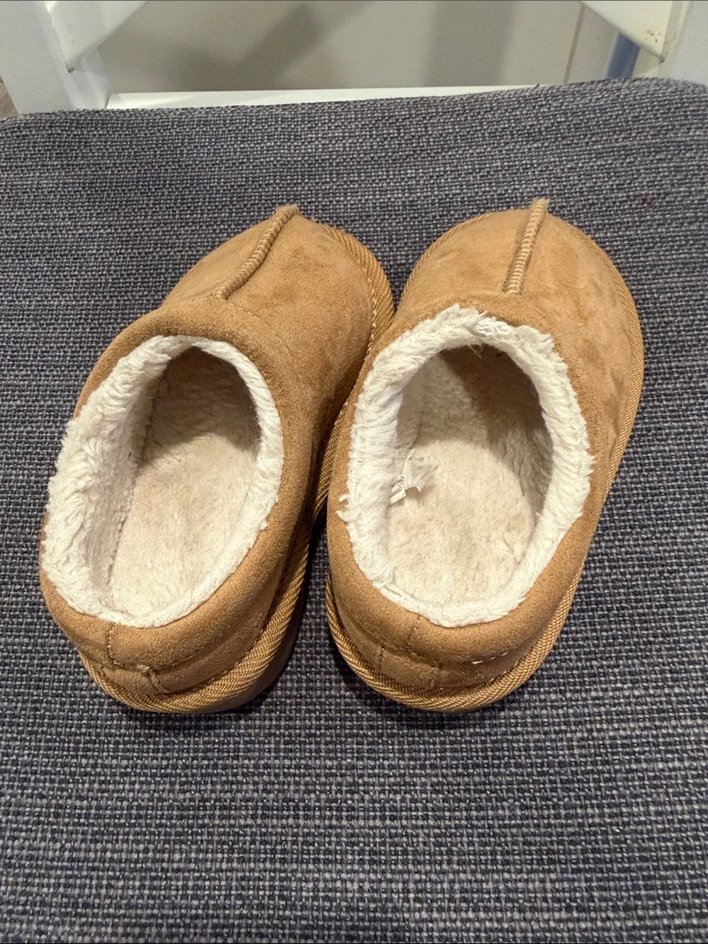 Cat & Jack Kids Tan Cozy Sherpa-Lined Slip-On Slippers